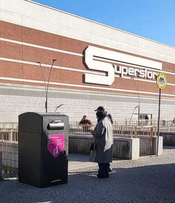 TOMROBOTS' Solar Power Compactor Bin: Transforming Waste Management in Italy with Smart Technology